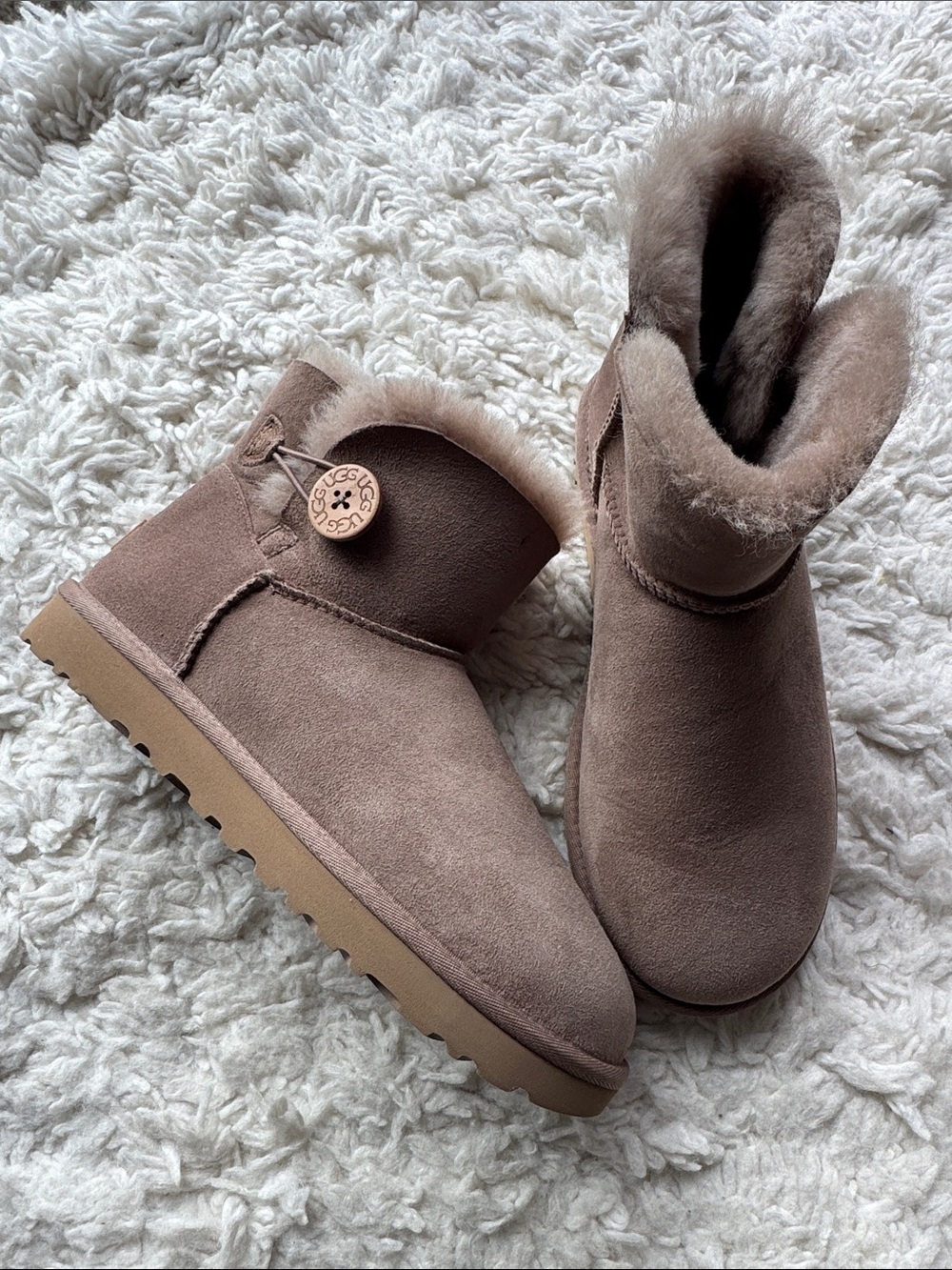 Ugg Mini Bailey Button II